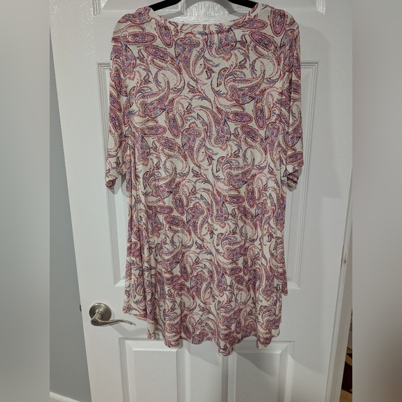Lane Bryant Multi Paisley Max Swing Perfect Sleeve Crew-Neck Tee Size 18/20 - Picture 8 of 10